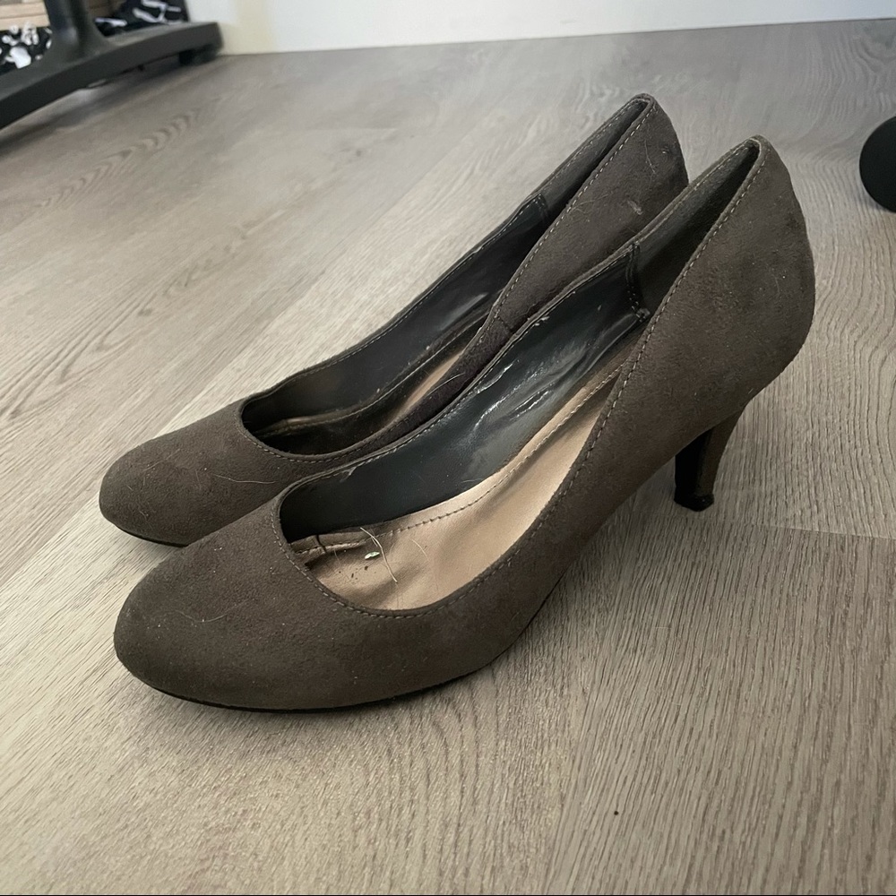 Grey suede pumps